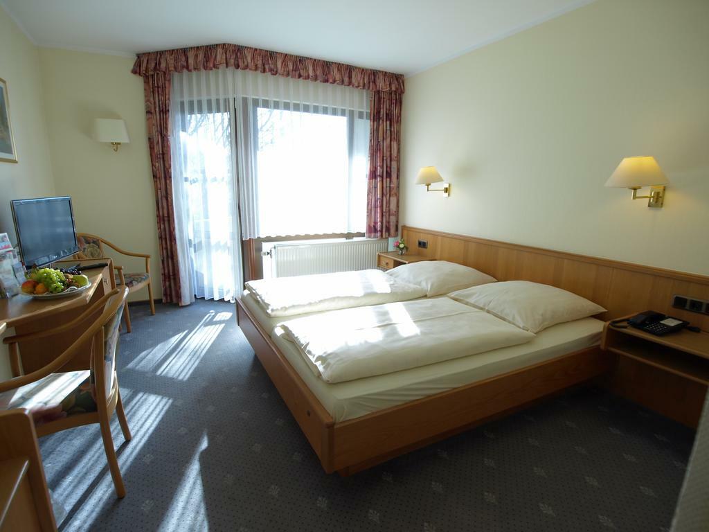Hotel Landhaus Silbertanne Rotenburg an der Fulda Exterior photo